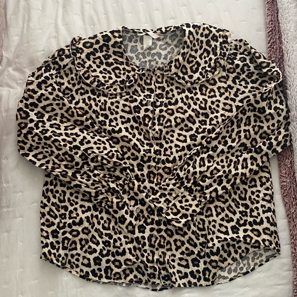 Ruffle collar leopard print button down shirt - Picture 1 of 6